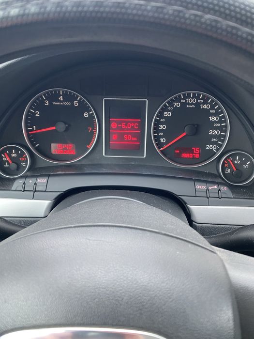 Audi  a4 b7  1.6 mрі бензин 2008р