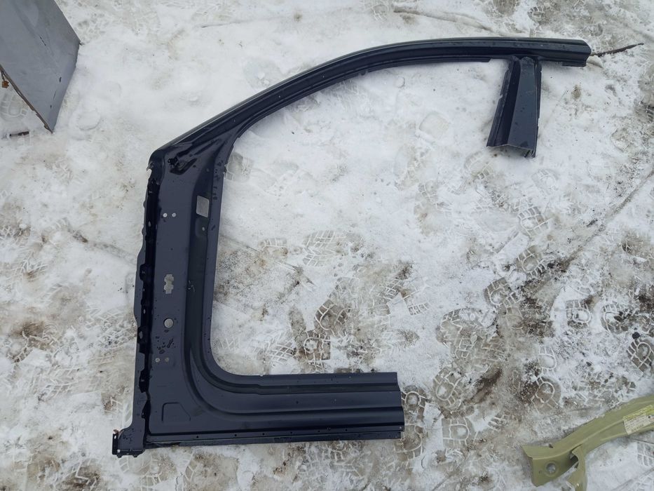 Poszycie Progu Słupka Lewe AUDI Q8 4M8 4M8.803.415B