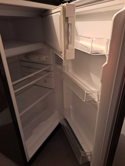 Lodówka Candy mała, niska z zamrażalnikiem