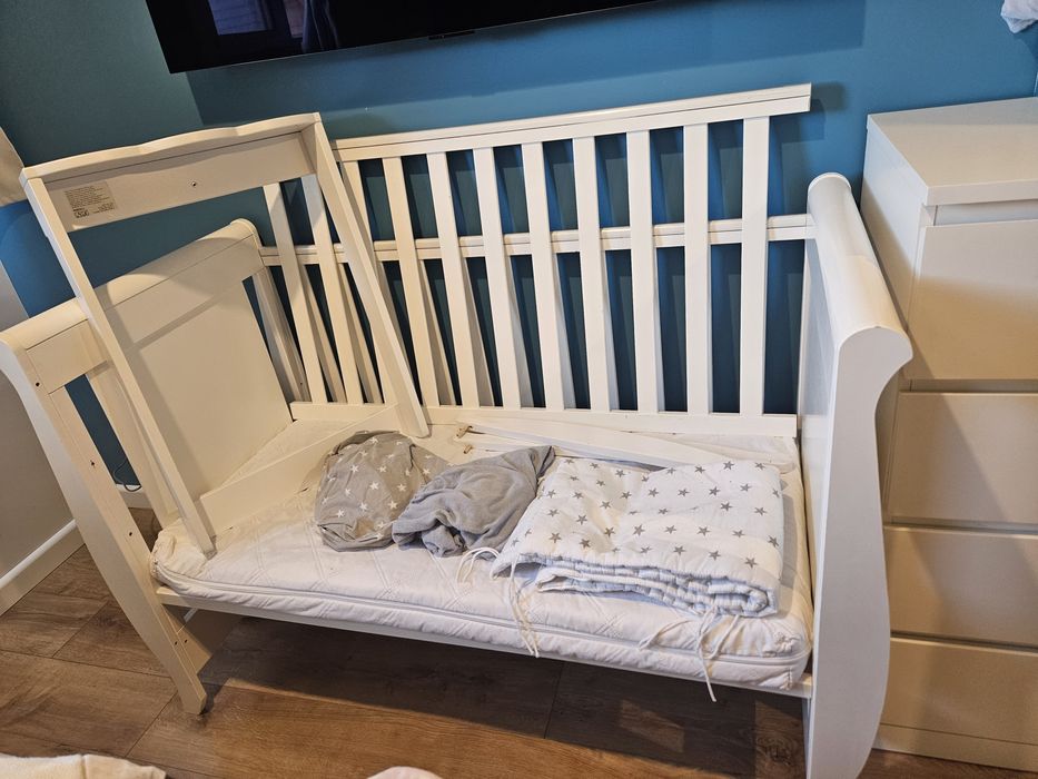 Łóżeczko drewniane 120×60 + materac + przewijak