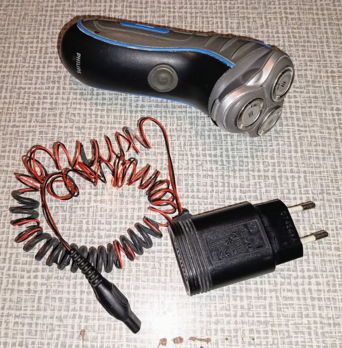 Электробритва Philips Series 3000 HQ7100/16