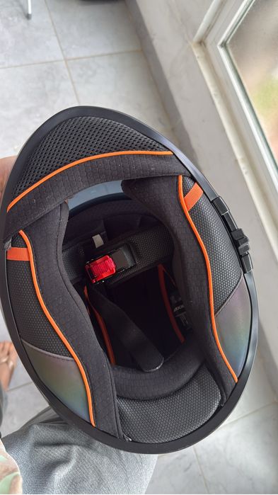 Capacete usada poucas vezes