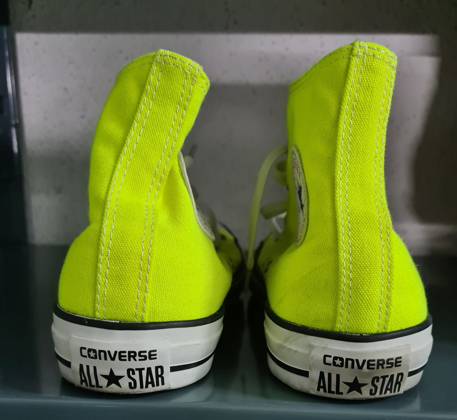 All star hotsell amarelo fluorescente