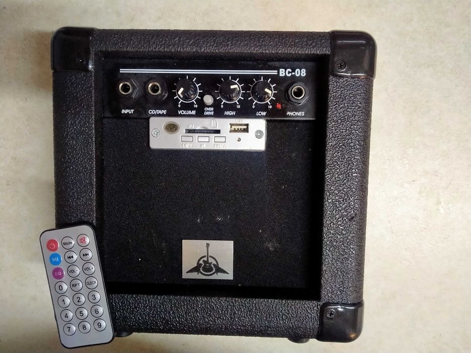 mały wzmacniacz gitarowy usb ,sd,pilot