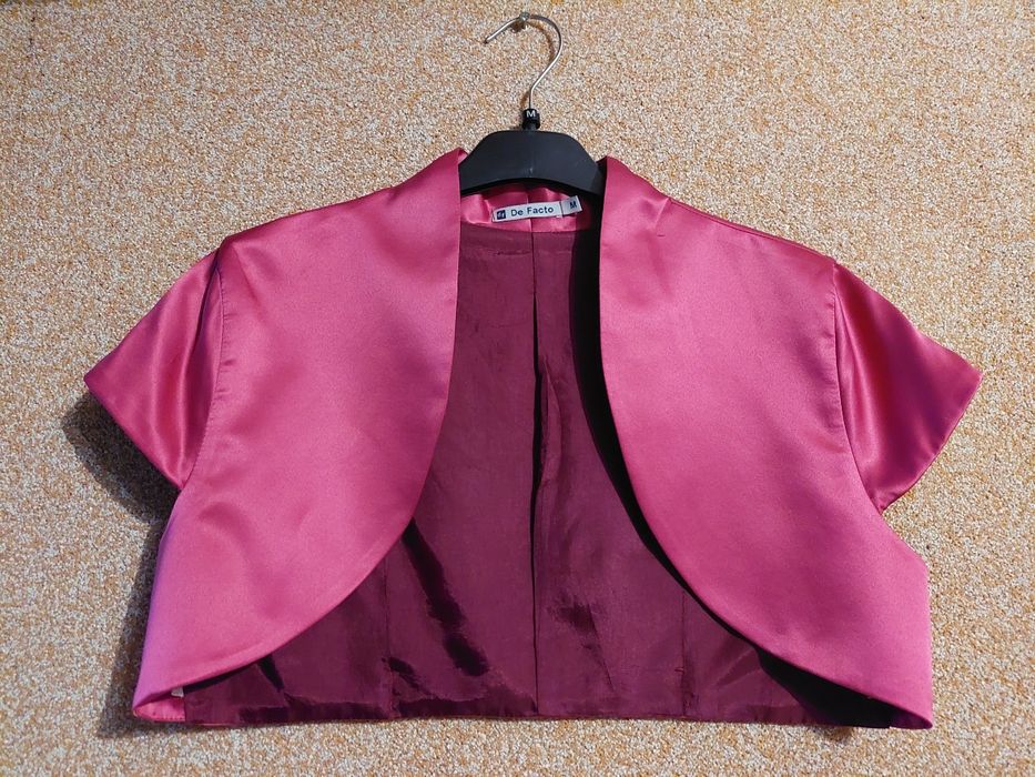 Sukienka na ramiączkach z bolerkiem DeFacto rozm. M