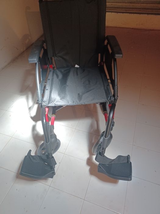 Cadeira de rodas como nova