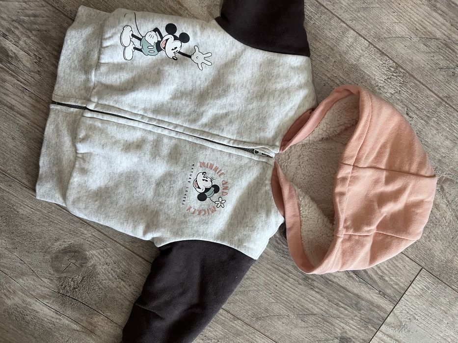 Продається мʼякенька кофта-курточка приблизно на 6-10 місяців