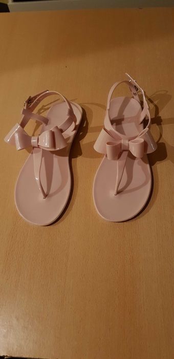Sprzedam meliski gumowe nowe sandałki rozmiar 36