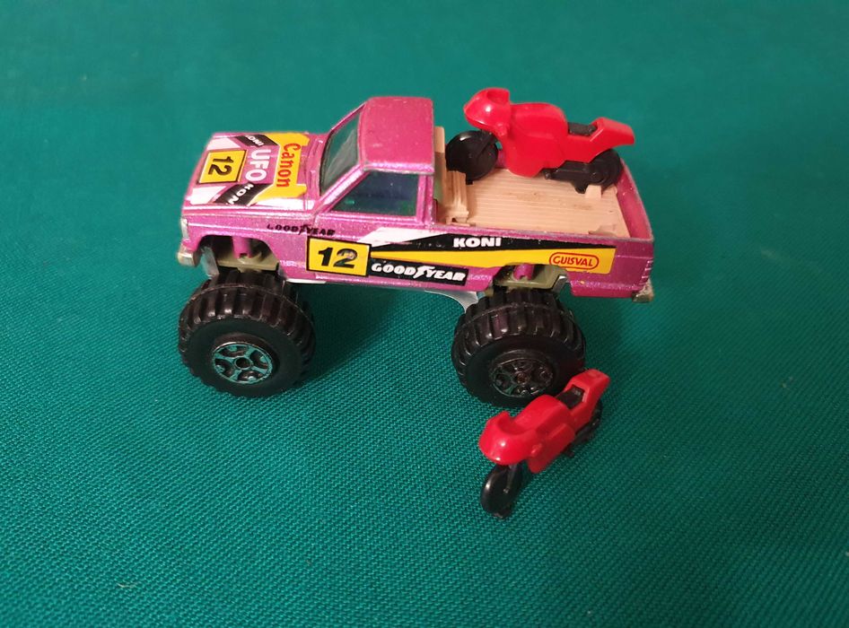 Carrinho NISSAN PICKUP 4X4 com duas motos - RARO - Guisval - Espanha