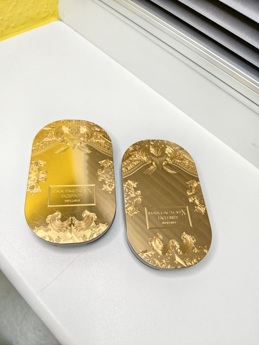 Dwie palety do makijażu