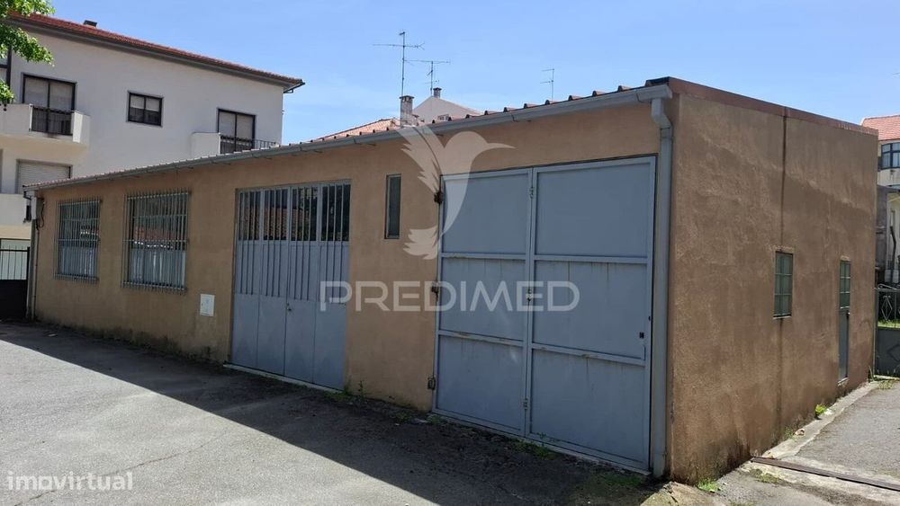 Armazém, estacionamento coberto na Guarda.