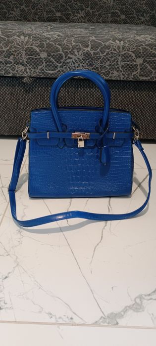 Продам очень красивую и яркую сумку