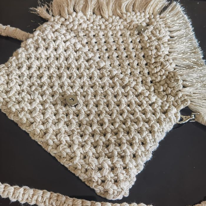 Bolsa com alsa amovivel, em macramé