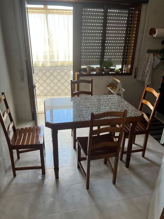 Vendo cadeiras e mesa cozinha