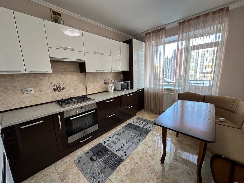 Оренда 2 км квартири поруч з центром