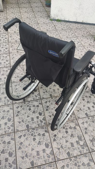 Cadeira de rodas nova