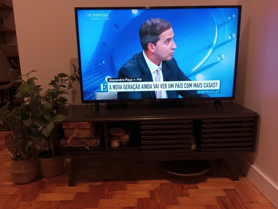 Móveis para TV e multimédia