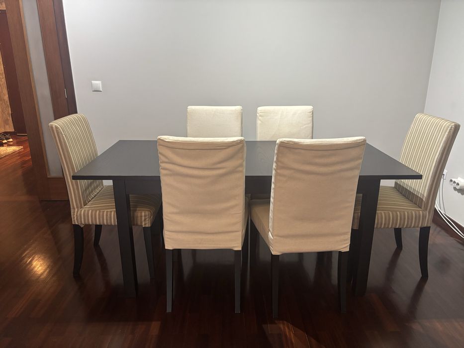 Mesa e cadeiras sala de estar