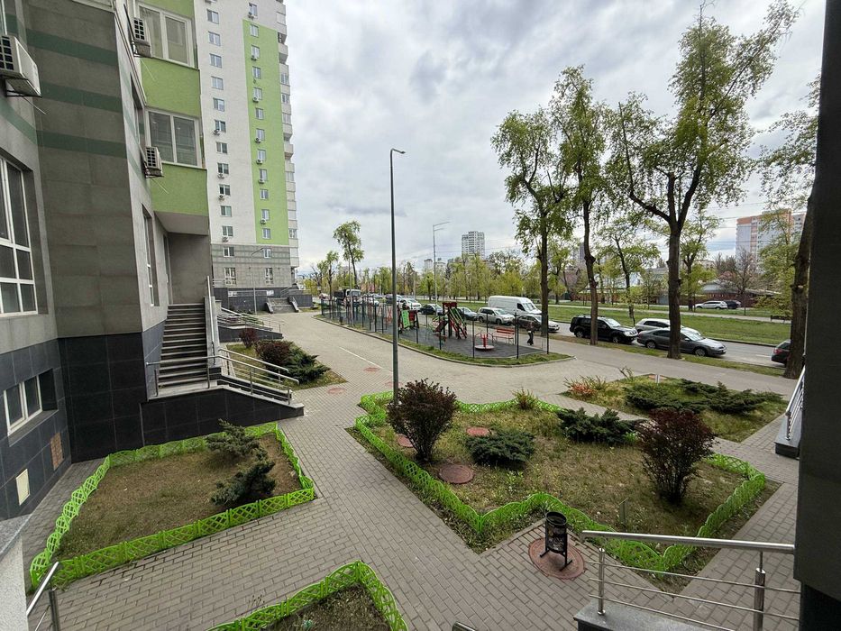 Фасадне приміщення в оренду, вул. Академіка Вернадського, 24 (170 кв.м.) - View 2