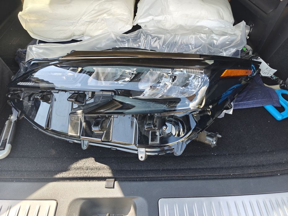 Левая фара Toyota Sienna 2022 2023 2024 оригинал Америка