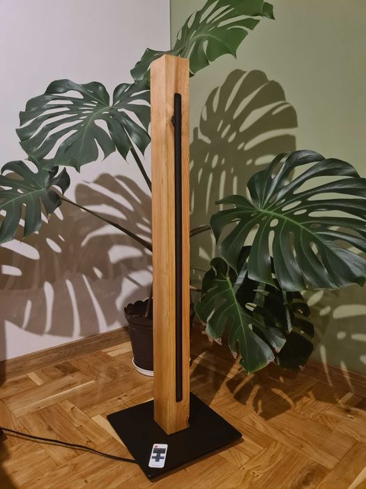 Lampa stojącą pionowa lite drewno nowoczesna