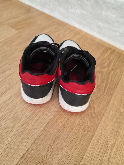 Buty młodzieżowe sneakersy Champion czarno-biało-czerwone r. 37.5