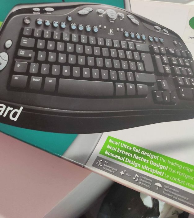 Logitech Media Keyboard + Benq FP731 Monitor64740615048194122