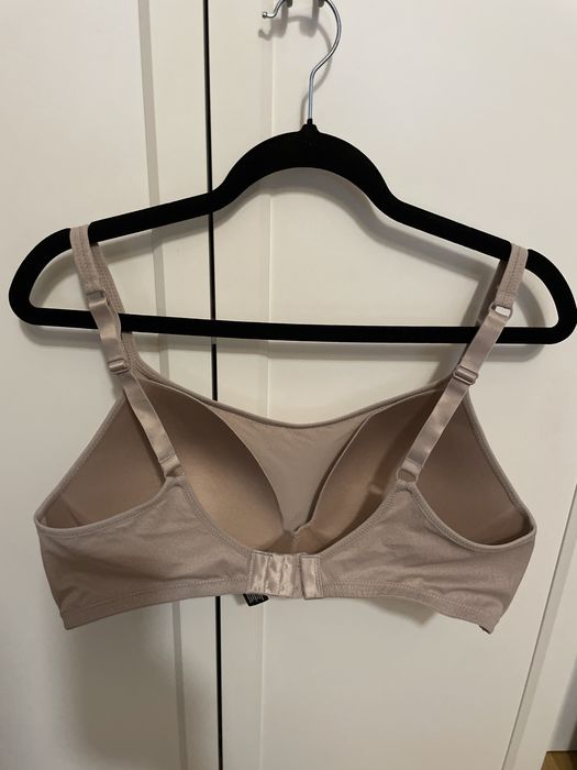 Dwa biustonosze firmy DKNY stan idealny rozm. 85 D