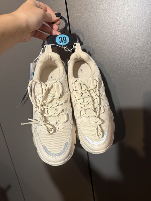 Кросівки жіночі 39р sinsay бежеві