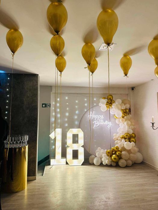 Dekoracje urodzinowe/ Cyfry Led/Neony/ Ścianki Cekinowe/Kwiaty Giganty