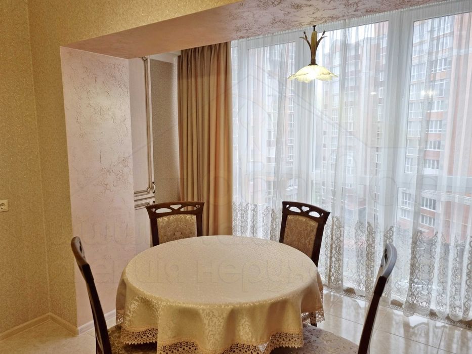 2 кімнатна квартира 77м2 в новобудові з ремонтом в районі Політеху