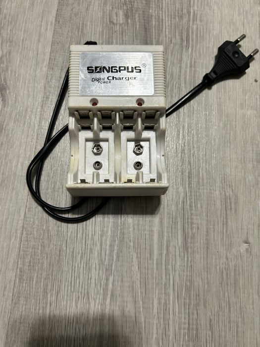 Зарядний пристрій