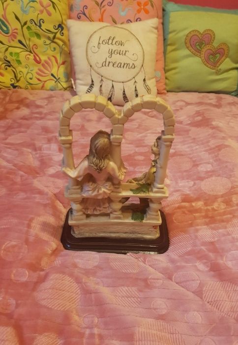 Estatueta em Marfinite Casal de Namorados Anos 80