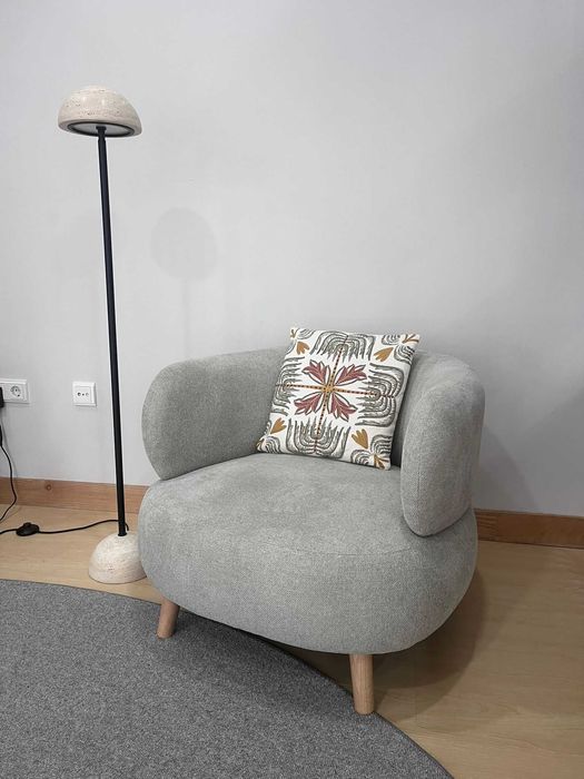 Poltrona em tecido como nova