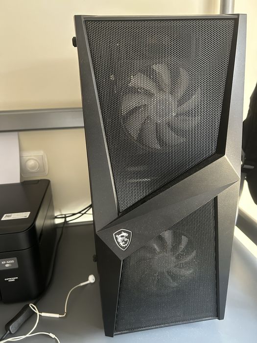 PC Gaming Ryzen 5 5600X + RX 6600 8GB + 16GB RAM + Monitor LG 24" - 700€