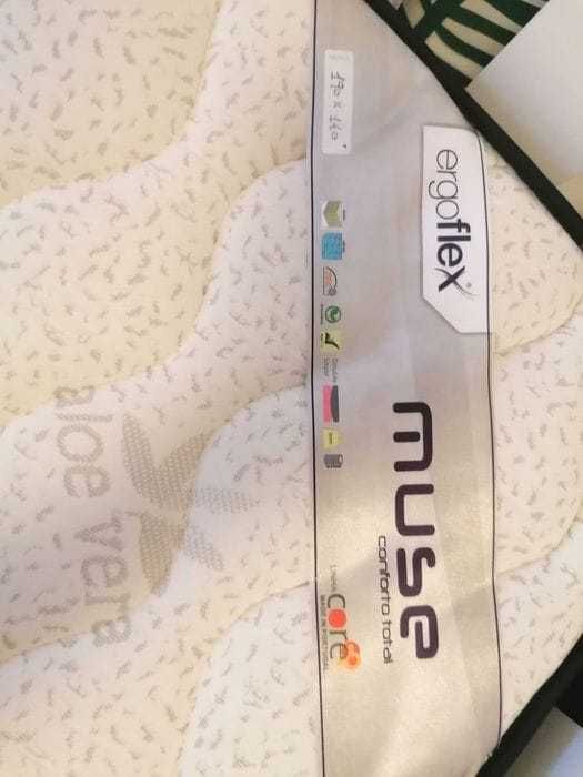 Cama casinha com gaveta e com colchão incluído, com dimensões 190x140