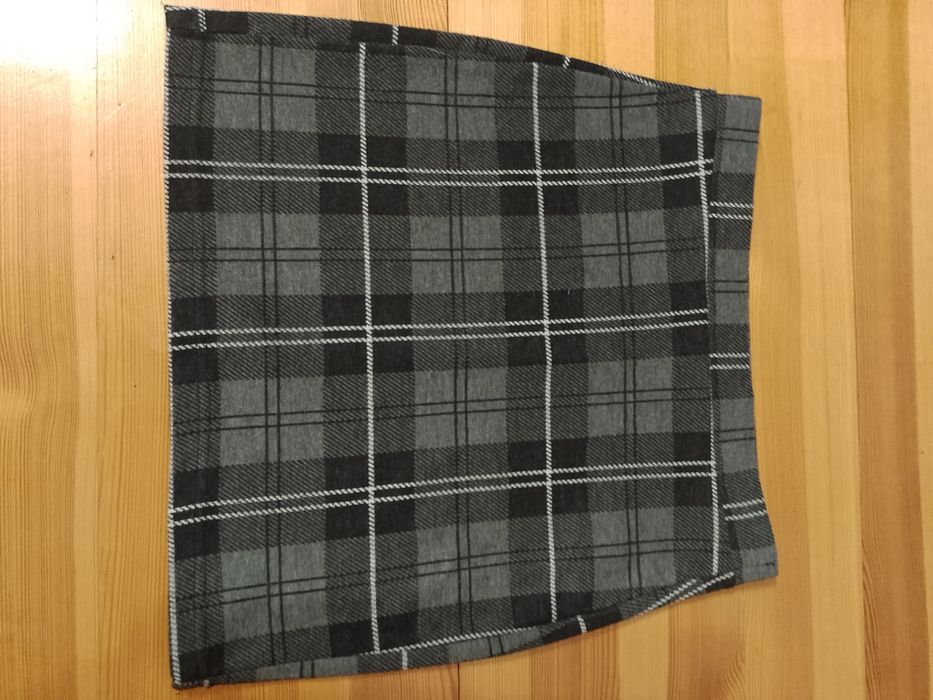 Spódnica dopasowana mini w kratę XS Cropp