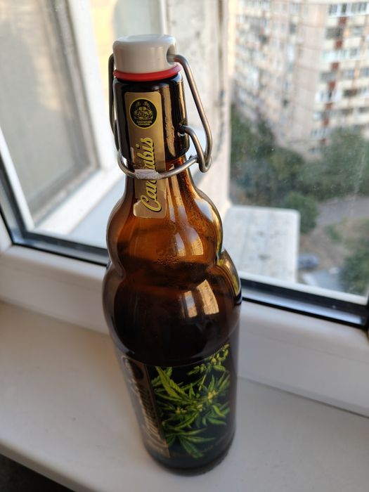 Бутылка с бугельной пробкой
