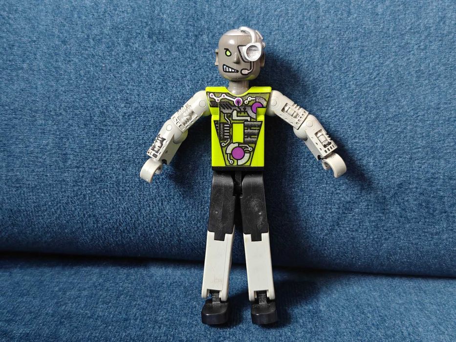 Figurka z zestawu Lego Technic Duel Bikes 8305 cyber person tech035a