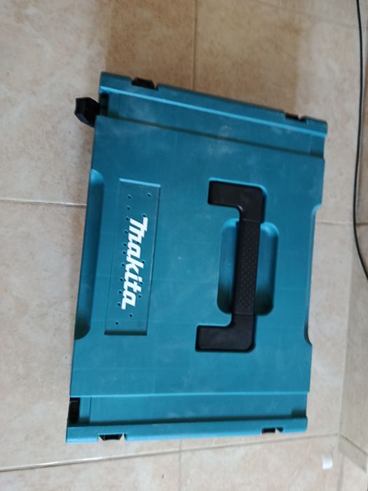 Ferramentas parafusadeira torna  a bateria
