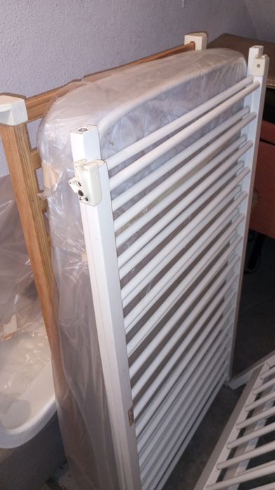 Berço branco com colchão