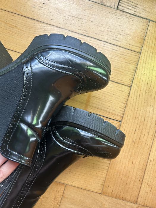 Ocieplane czarne lakierki na obcasie