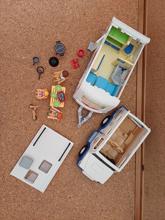 Playmobil caravana, jipe,figuras e acessórios 
Conjunto