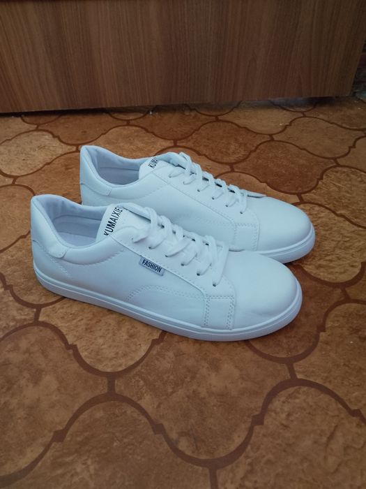 Buty sportowe 44-28 cm