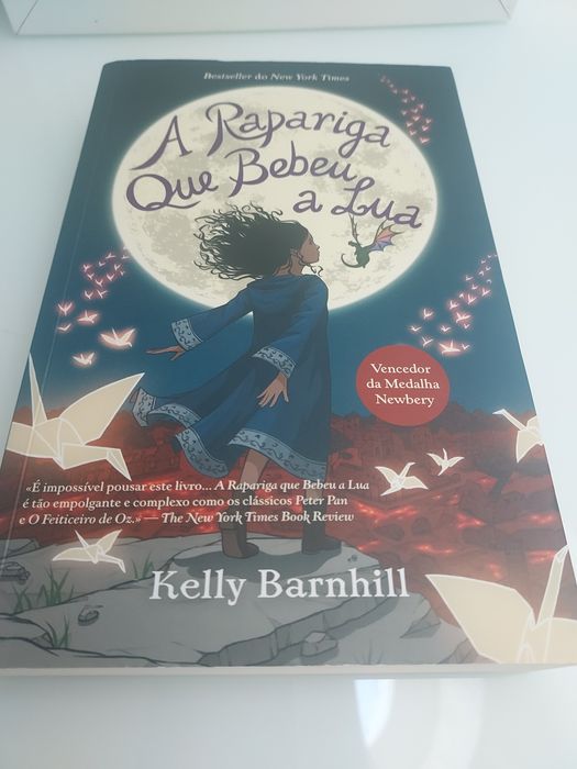 Kelly Barnhill - A rapariga que bebeu a Lua
