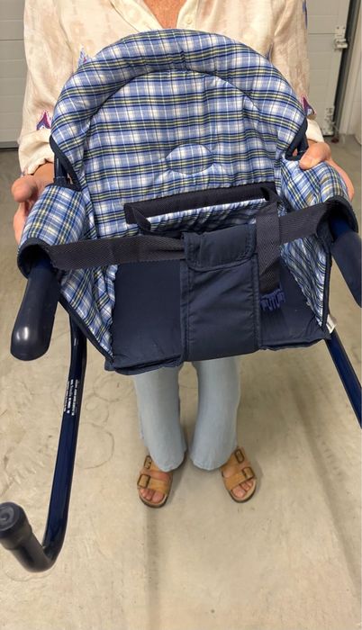 Cadeira de refeicao de apoio a Bebe/crianca para apoiar a mesa de refeicoes, bem estimada