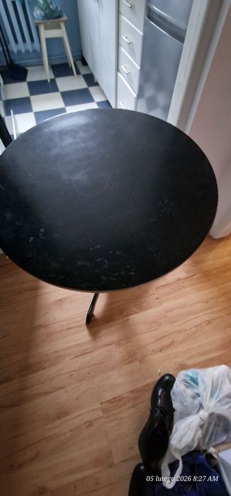 Sprzedam dwa regały z czasów PRL,dwa stoliki i krzesło obrotowe i wers