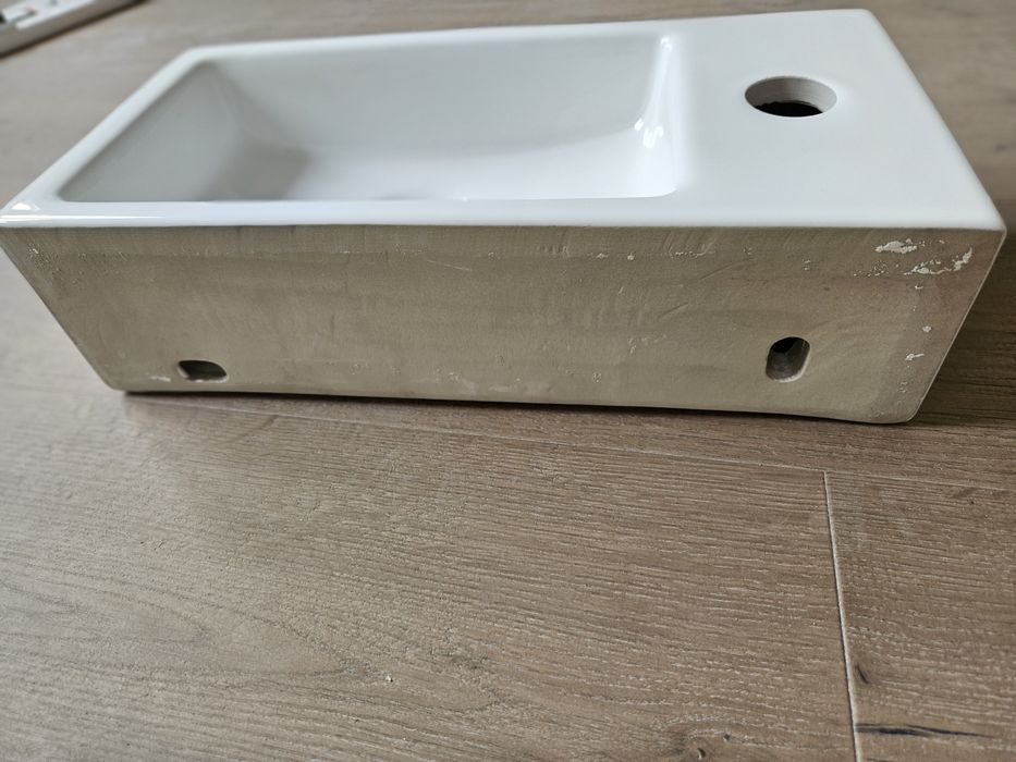 Mała umywalka WC
