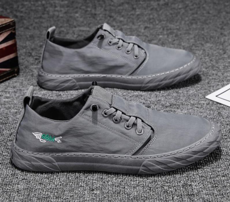 Чоловіче легке взуття