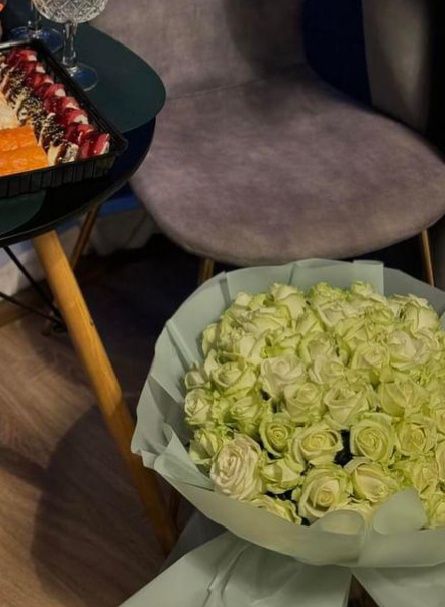 Замовлення букету троянд 51, 101, 201, 301 шт за оптовими цінами